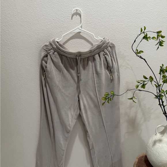 Guess Women's velour tracksuit - Picture 6 of 7